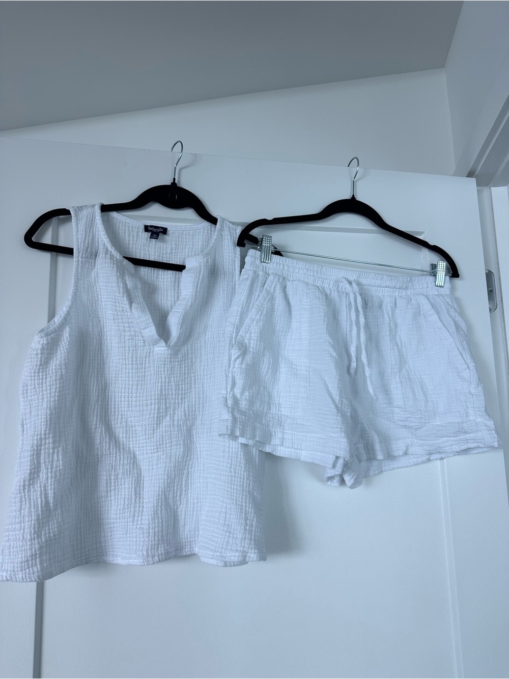 Splendid Kit Gauze V-Neck Tank and shorts set